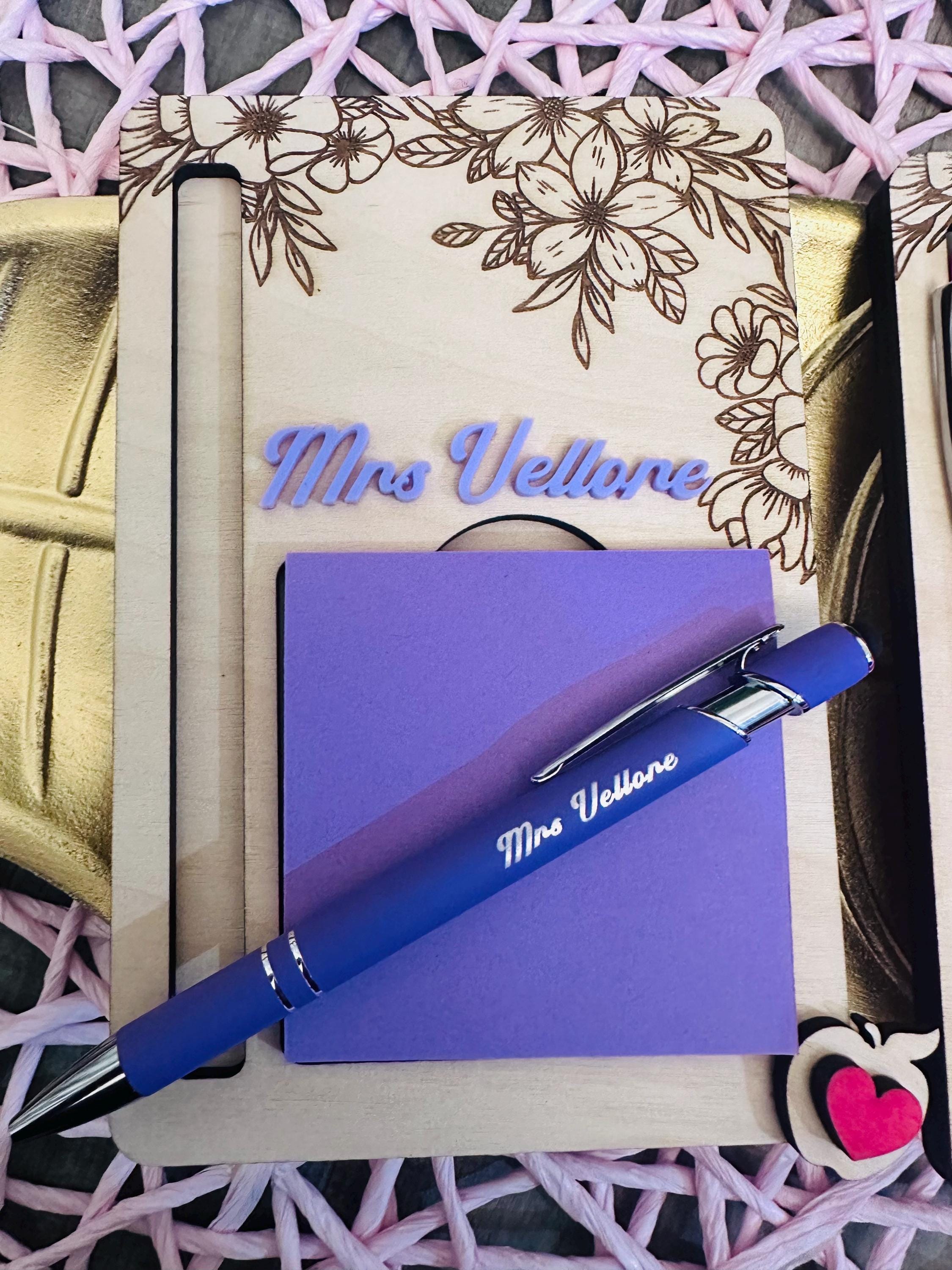 Post it Note Holder & Pen Set – Custom Engraved Desk Organizer – Teacher Gift, Office Decor, Coworker Gift, Boss Gift, Engraved Holder