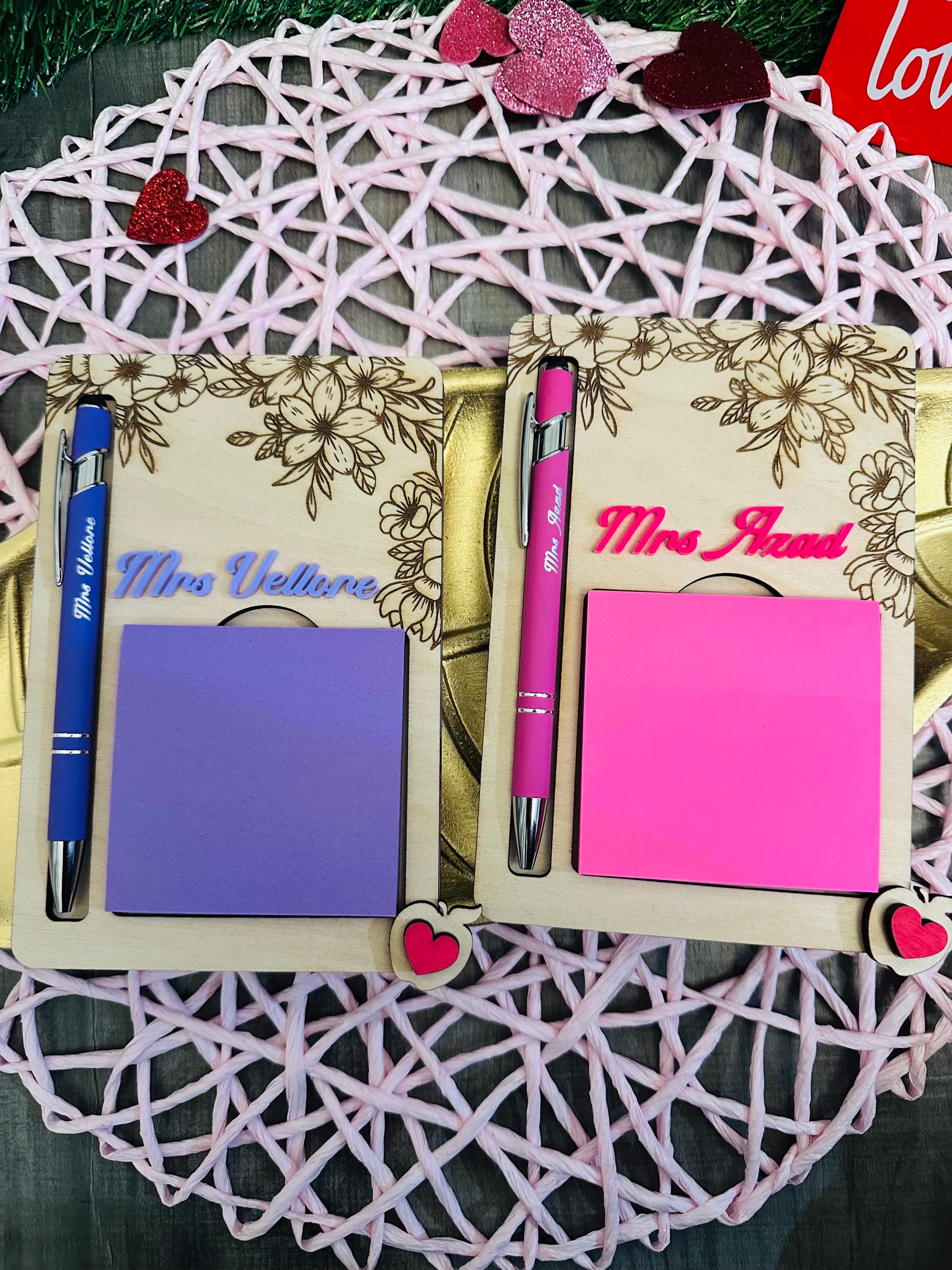 Post it Note Holder & Pen Set – Custom Engraved Desk Organizer – Teacher Gift, Office Decor, Coworker Gift, Boss Gift, Engraved Holder