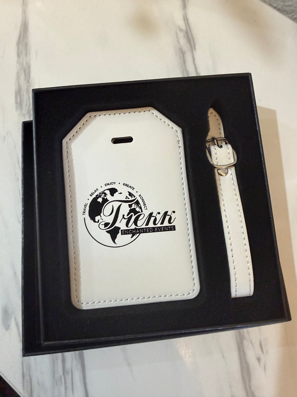 White leatherette luggage tag in gift box with custom engraving